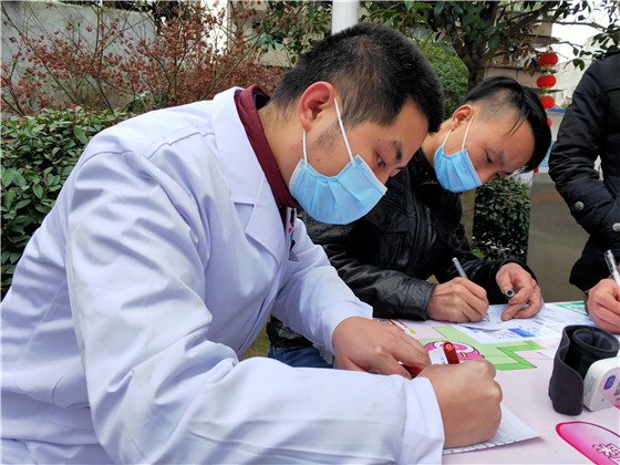 漢濱區(qū)第一醫(yī)院醫(yī)護(hù)人員踴獻(xiàn)熱血暖寒冬