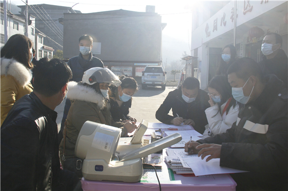 “讓愛(ài)暖冬”無(wú)償獻(xiàn)血活動(dòng)走進(jìn)白河縣中廠鎮(zhèn)同心社區(qū)