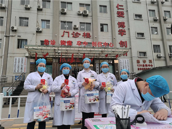 白衣天使獻(xiàn)熱血 眾志成城抗疫情