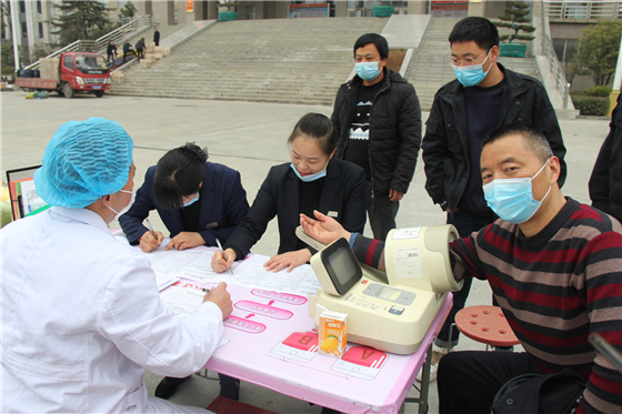 人民警察一心為民，捋袖捐血鐵血柔情——安康市公安局積極開展冬季獻(xiàn)血活動(dòng)