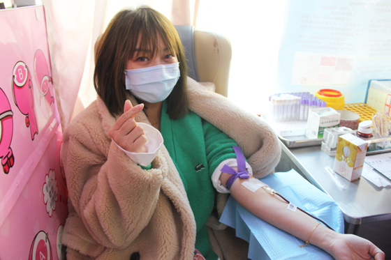 血液是生命的禮物——中國(guó)聯(lián)通安康市分公司、安康大數(shù)據(jù)運(yùn)營(yíng)有限公司聯(lián)合開展冬季應(yīng)急獻(xiàn)血活動(dòng)